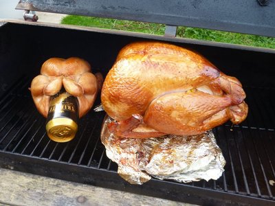 7kg Turkey, slow cooked.. alongside a chicken which i attempted Beer Can Chicken... ok, i couldnt stand it up...!!!