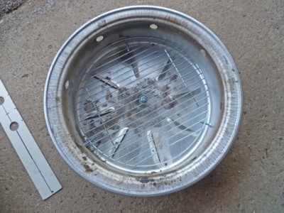 P1010105.jpg (141.74 KiB) Viewed 3871 times Three small bolts added to support a grate about 25mm above the charcoal pan base